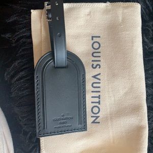 Louis Vuitton luggage tag. Sent two with my LV duffle purchase.